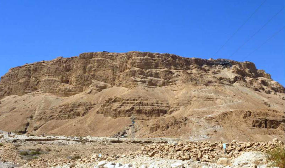 Masada - Na vrhu ovog brda, 400 m iznad razine Mrtvog mora, nalazi se drevna utvrda Masada