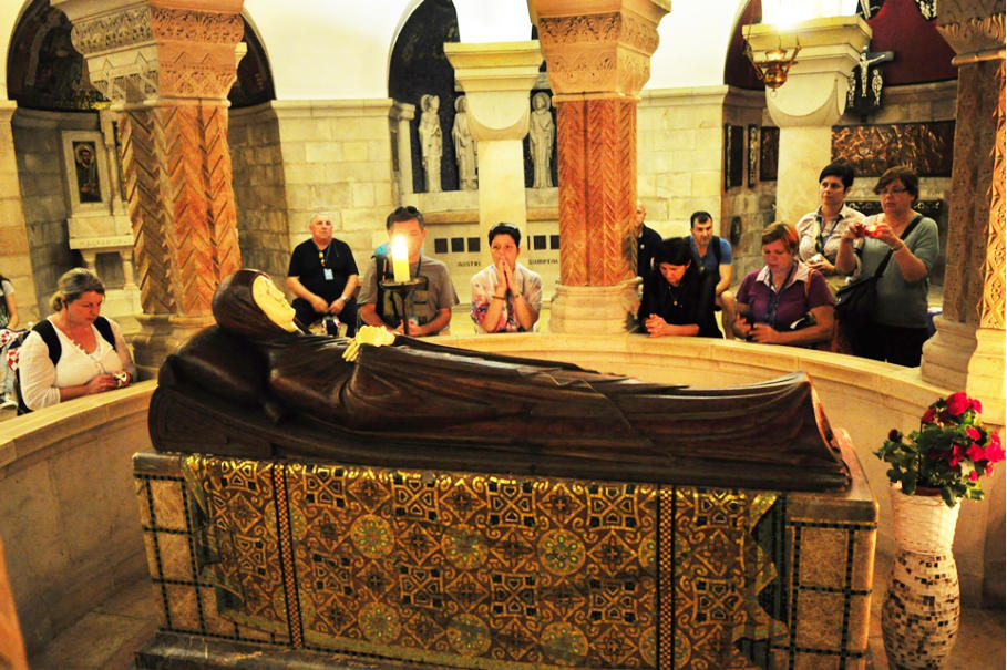 Jeruzalem - Krćanski Sion - Crkva Dormizio - Kripta sa skulpturom usnule Marije