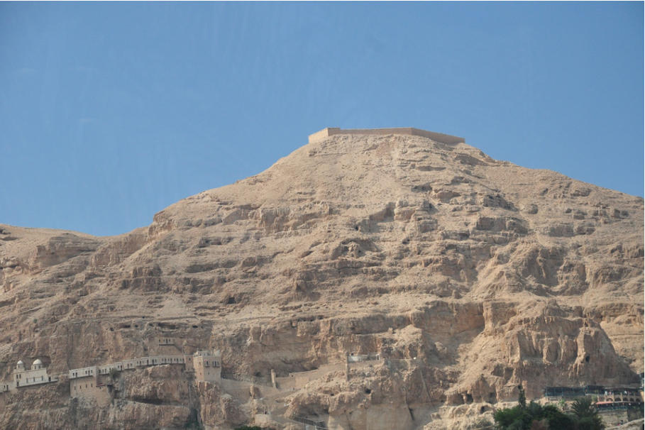 Jerihon (Palestina) - Brdo kunje na kojem je Isus postio 40 dana, te odolijevao kunjama sotone (uitak, vlast i čast)