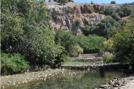 Cezareja Filipova - Banijas je jedna od tri rijeke koje se spajaju u rijeku Jordan
