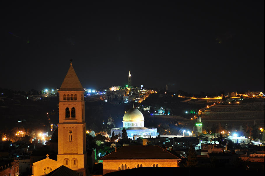 Jeruzalem - Noćna panorama s krova naeg hotela (u pozadini Maslinska gora)