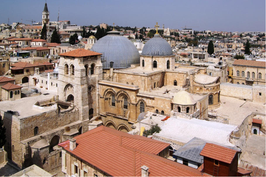 Jeruzalem - Bazilika Sv. Groba podignuta na Kalvariji - Ispod velike kupole nalazi se Isusova grobnica