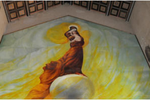 Ein Karem - Crkva Pohođenja BDM - Velika slika na zidu nasuprot oltara - "ena odjevena suncem, mjesec joj pod nogama"