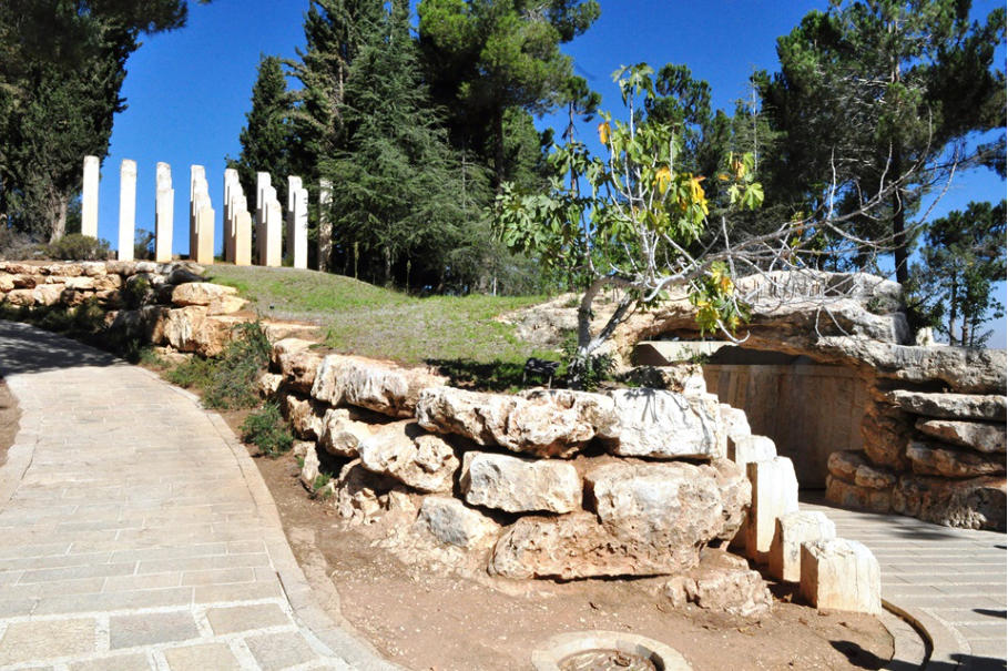 Jeruzalem - Yad Vashem - Memorijal posvećen milijunu i pol idovske djece pogubljenih za vrijeme drugog svjetskog rata.